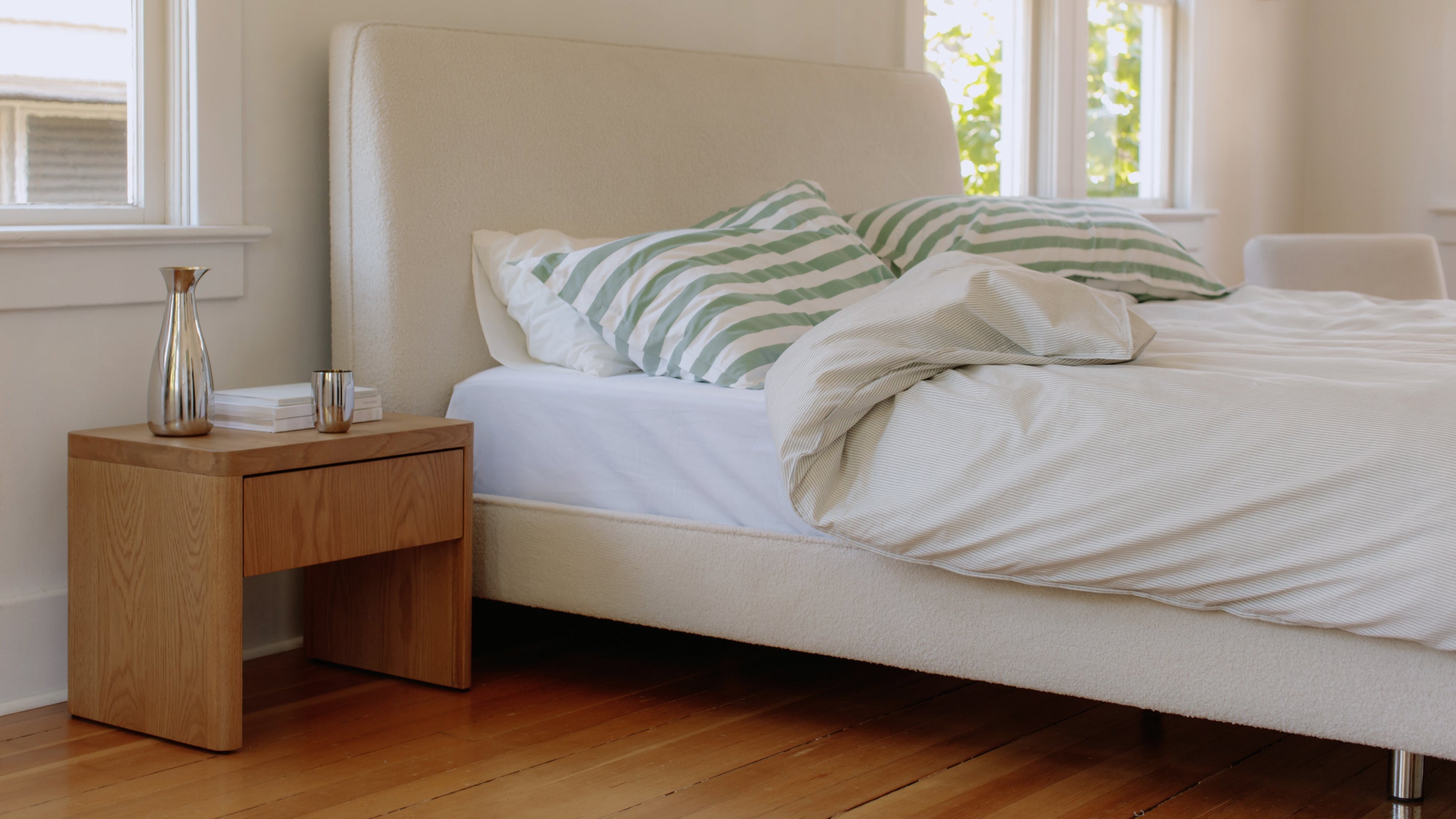 Lit flottant, Queen, Pierre