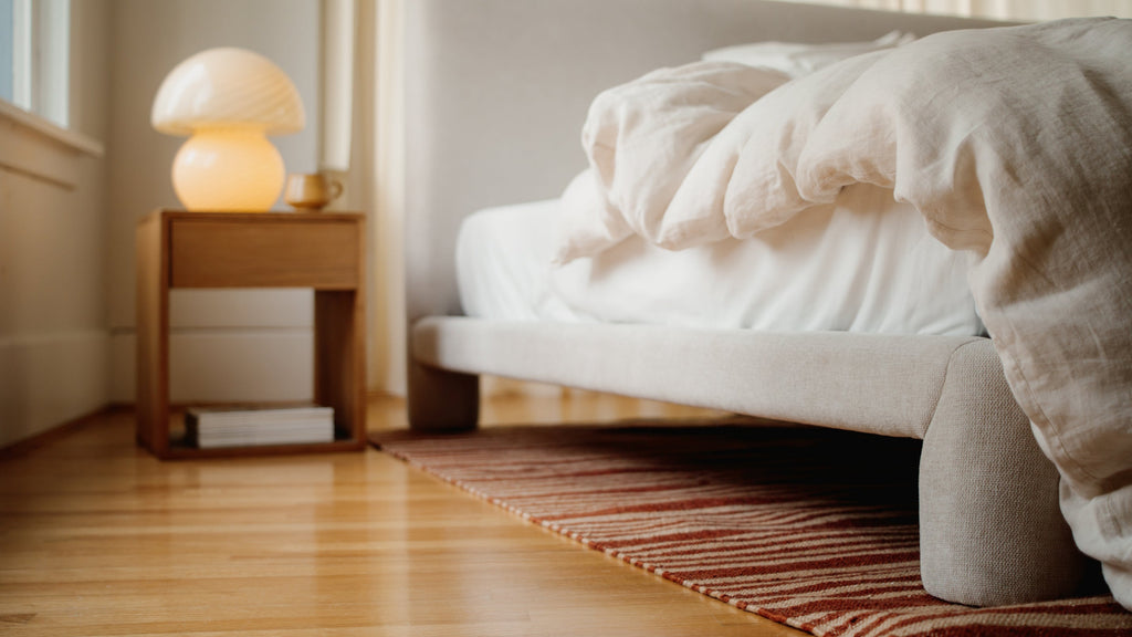 Lit lunaire, Queen, Latte