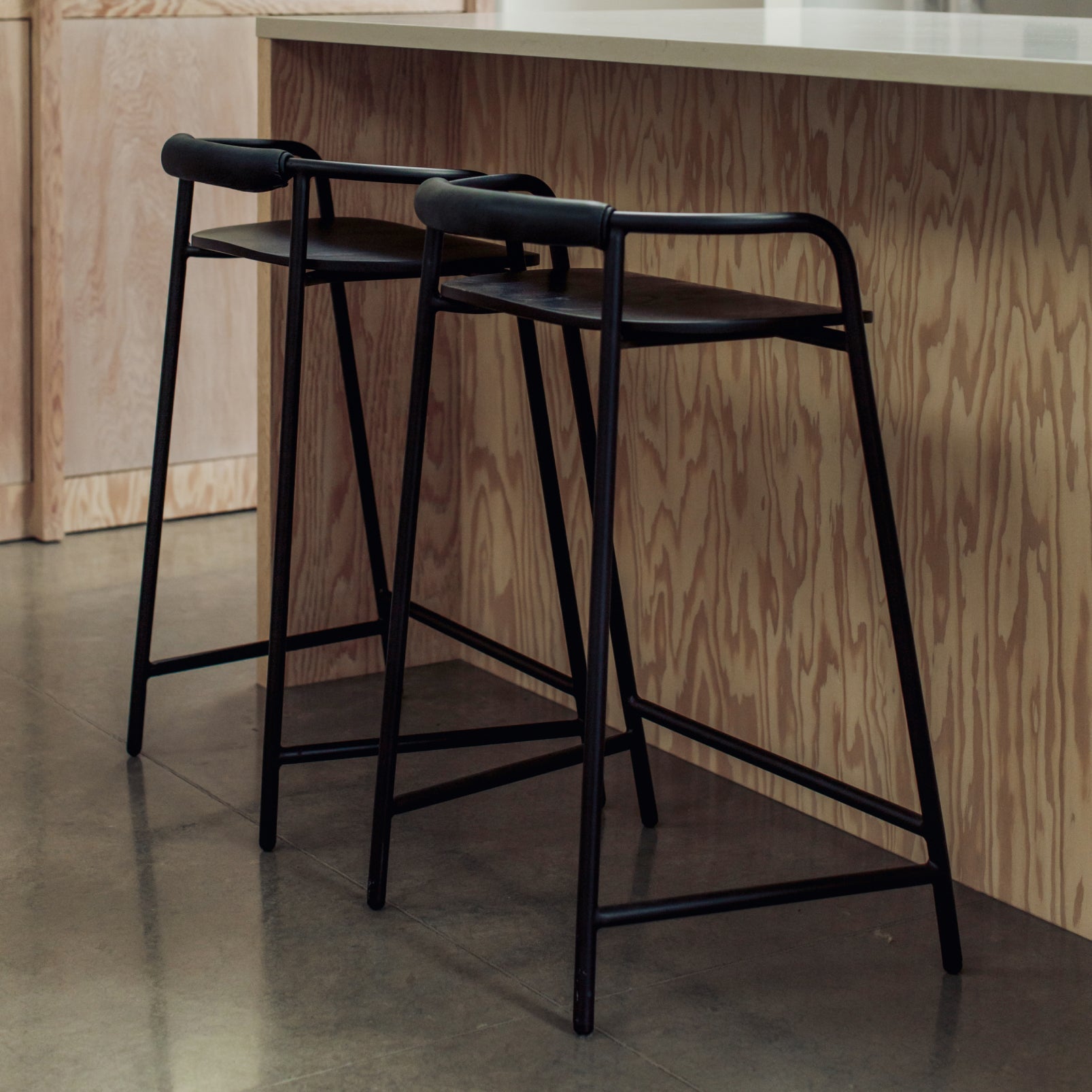 Tabouret de comptoir Slow Mornings, noir/métal noir