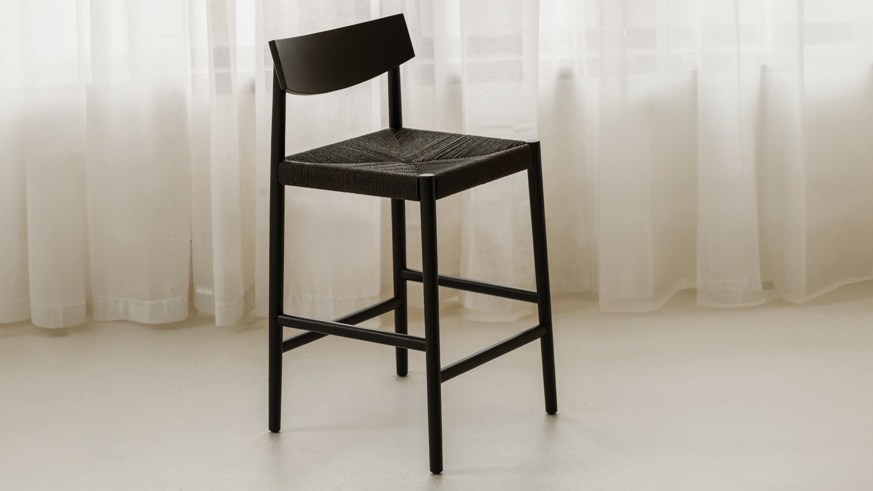 Tabouret de bar pour convives, chêne noir/assise en corde de papier noire