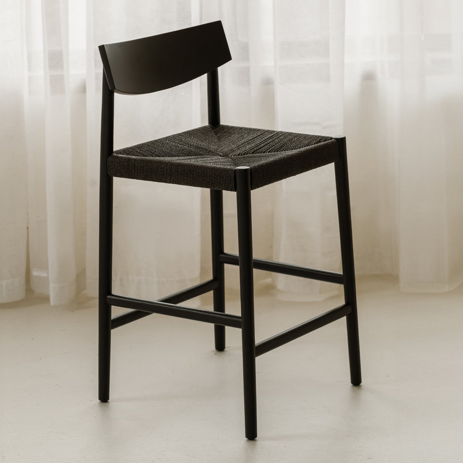 Tabouret de bar pour convives, chêne noir/assise en corde de papier noire
