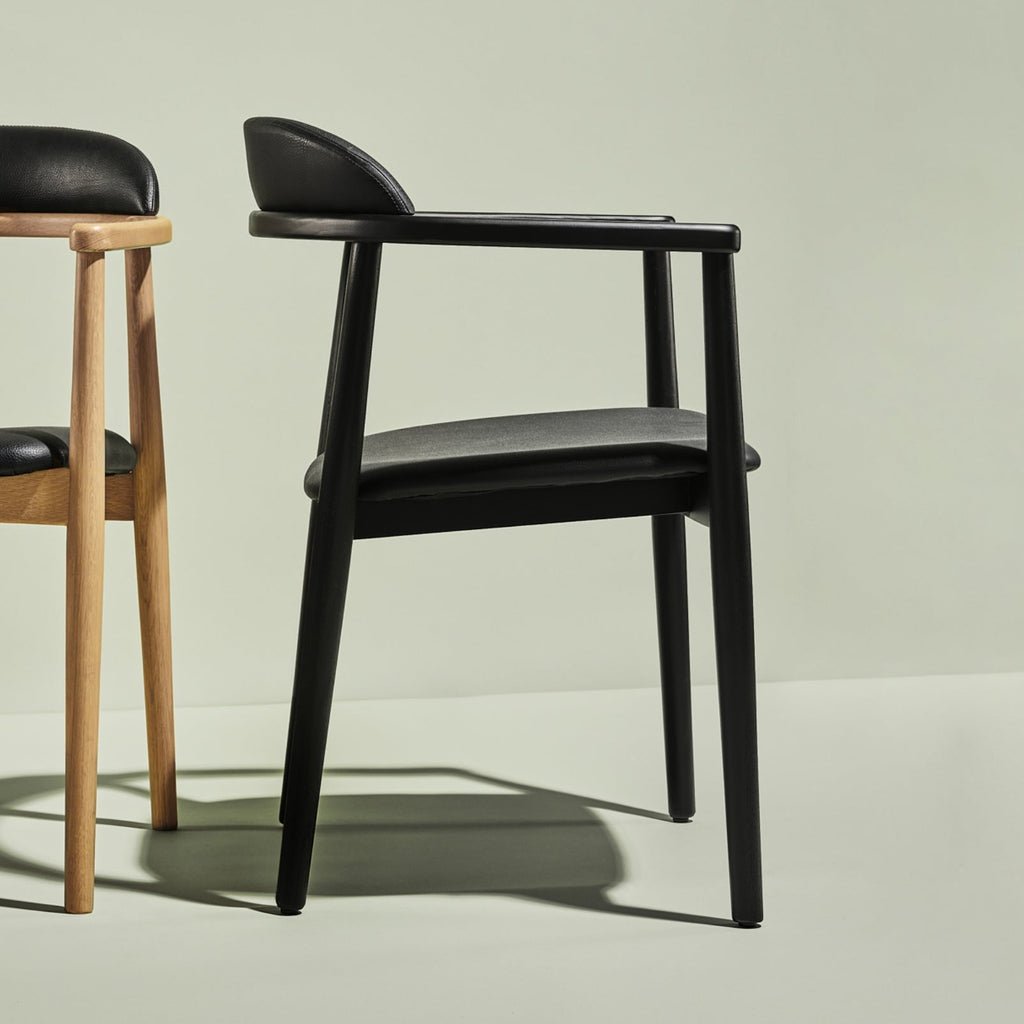 Chaise de salle à manger Count On Me, chêne noir, assise noire