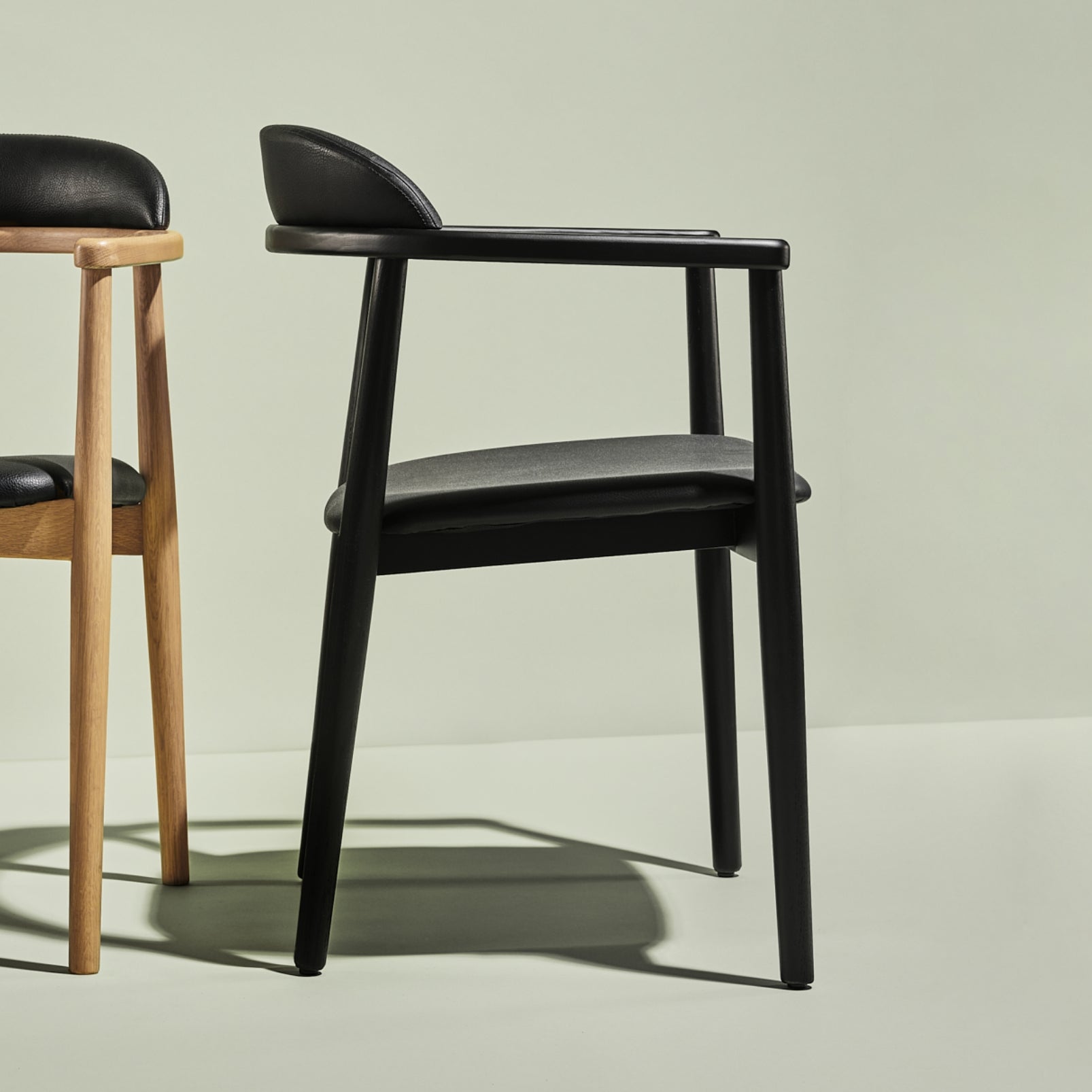 Chaise de salle à manger Count On Me, chêne noir, assise noire