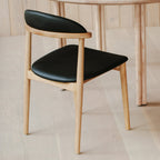 Chaises de salle à manger sans accoudoirs Count On Me (lot de deux), chêne, assise noire