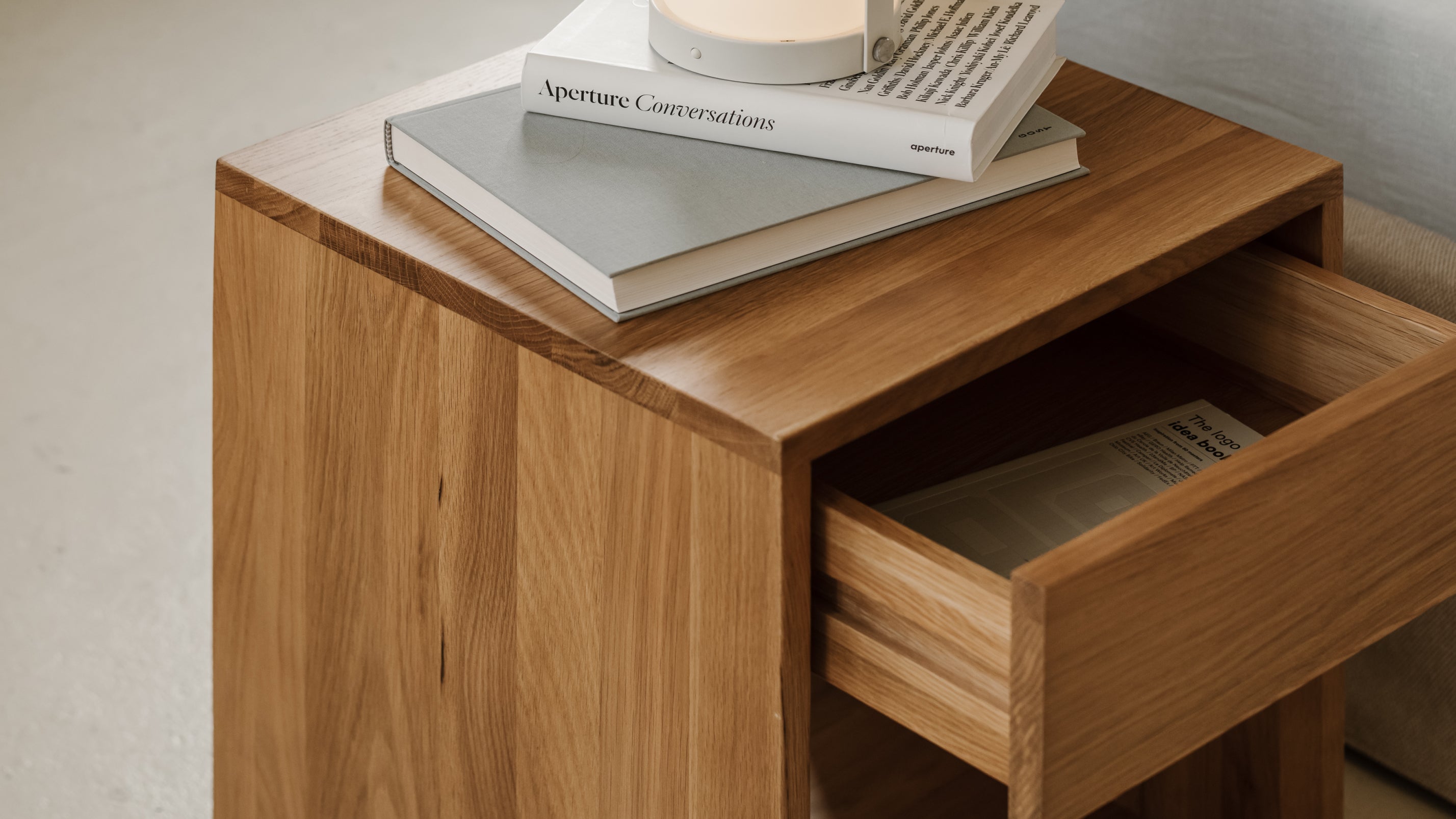 Table de chevet Rest Easy avec tiroir, haute, chêne