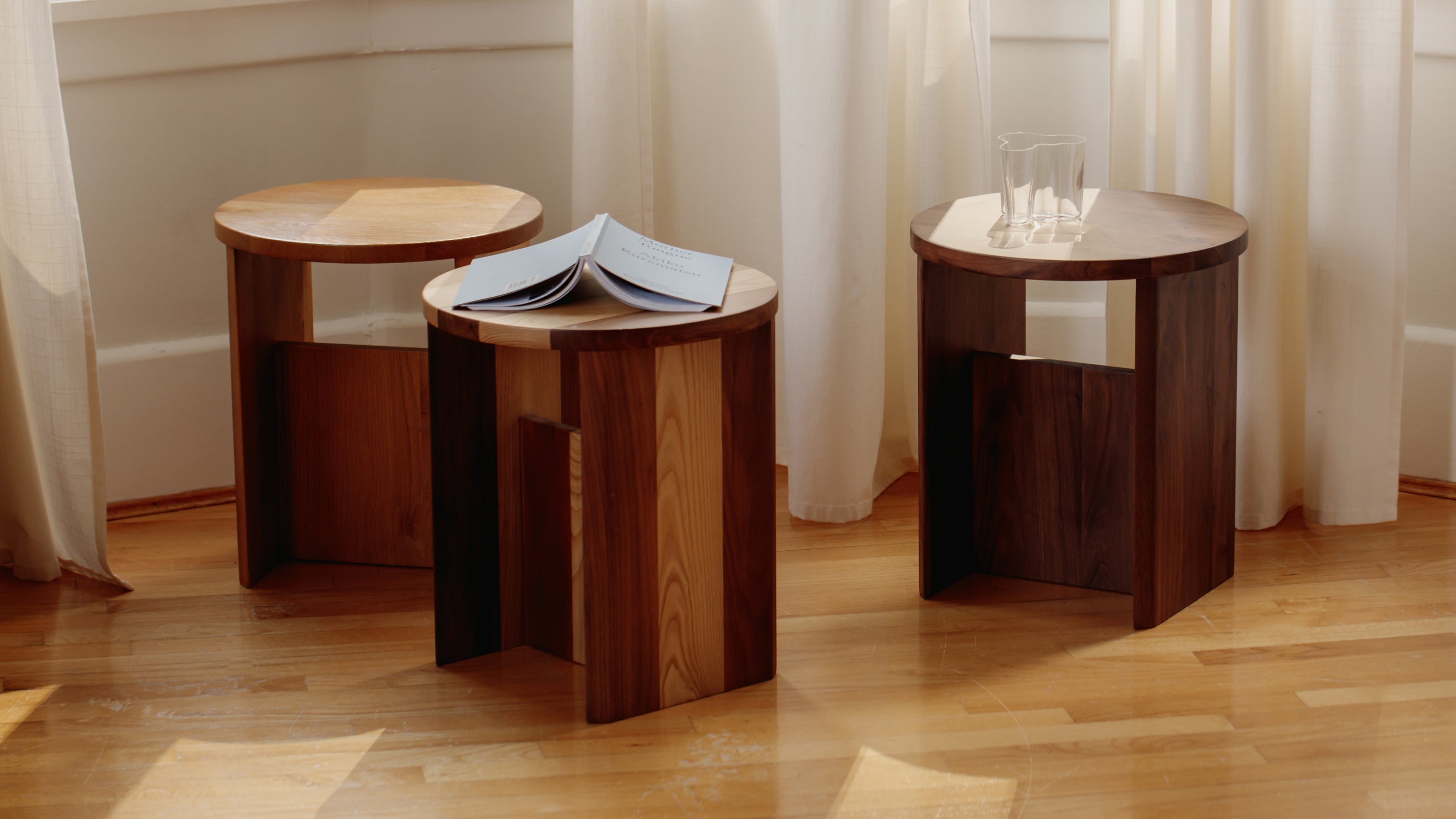 Tabouret de campagne, noyer américain