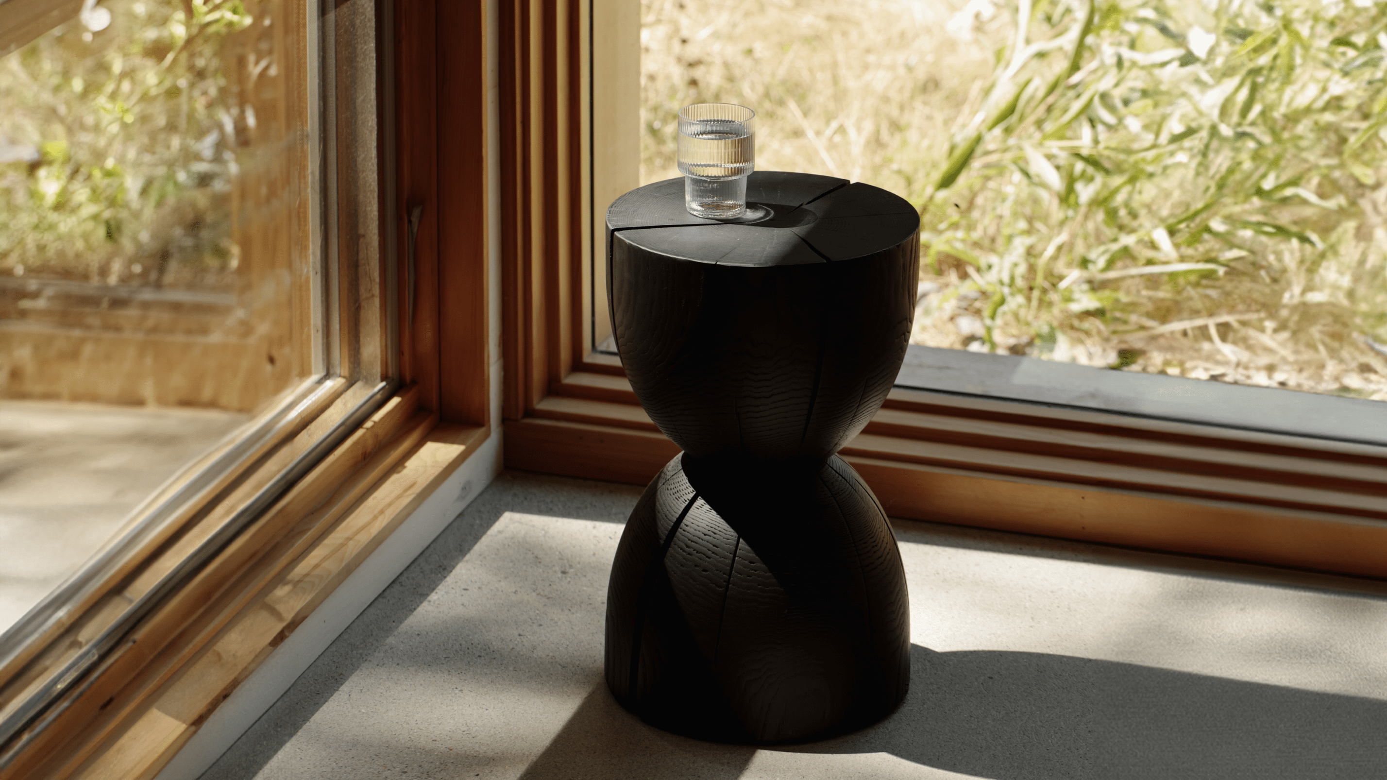 Tabouret de la côte ouest, frêne noir