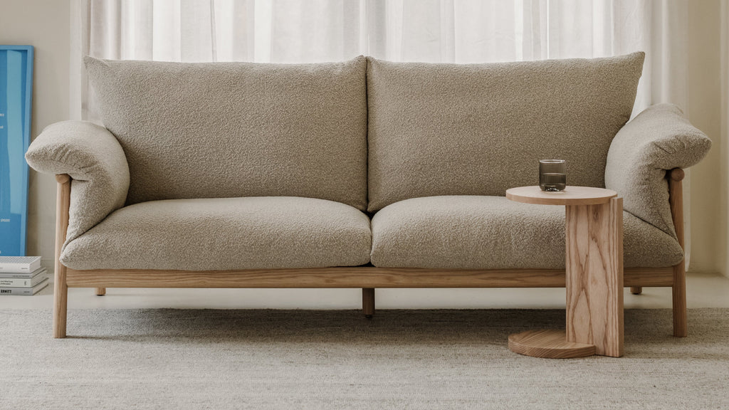 À côté de votre table de chevet, Ash