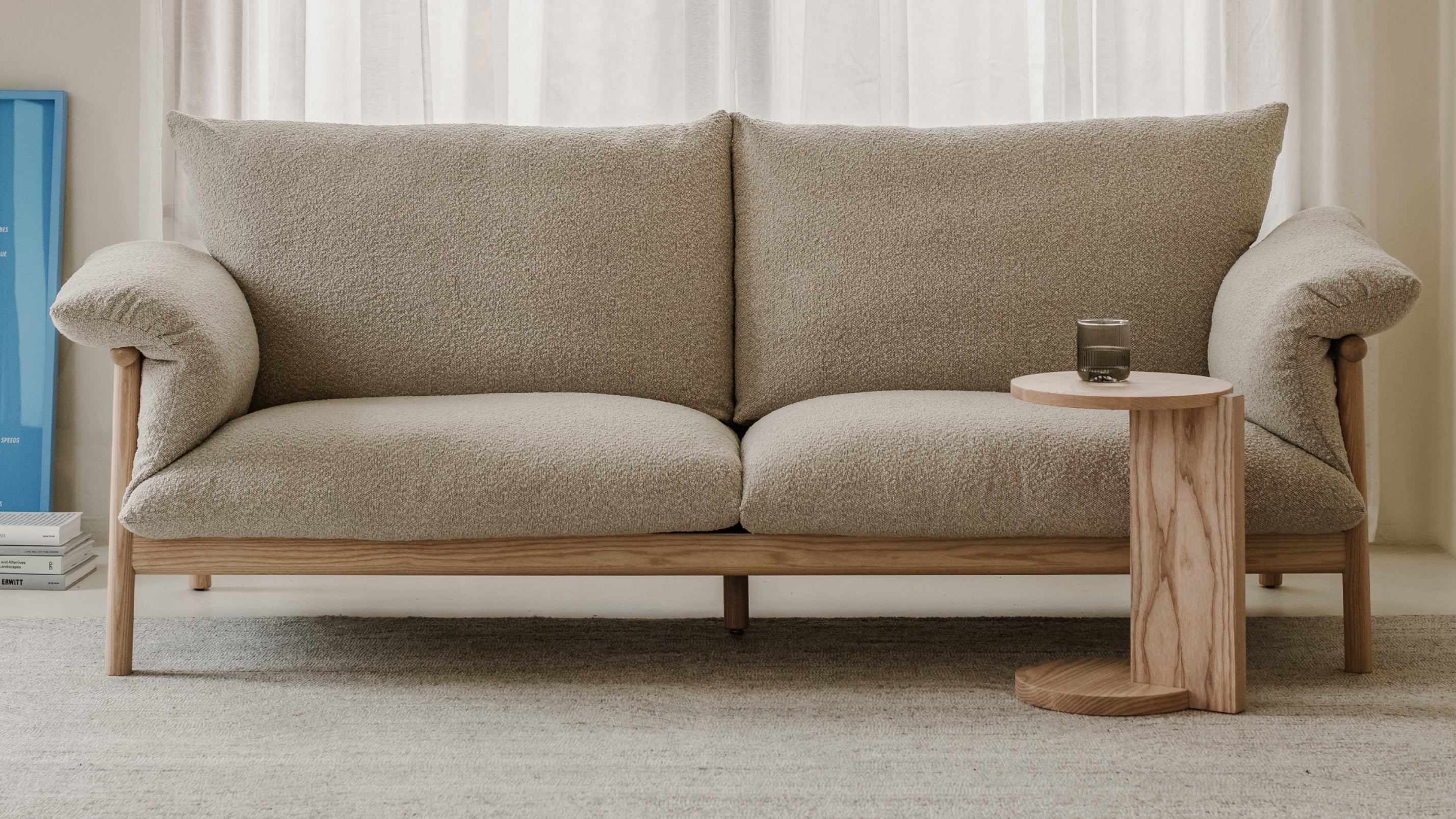 À côté de votre table de chevet, Ash