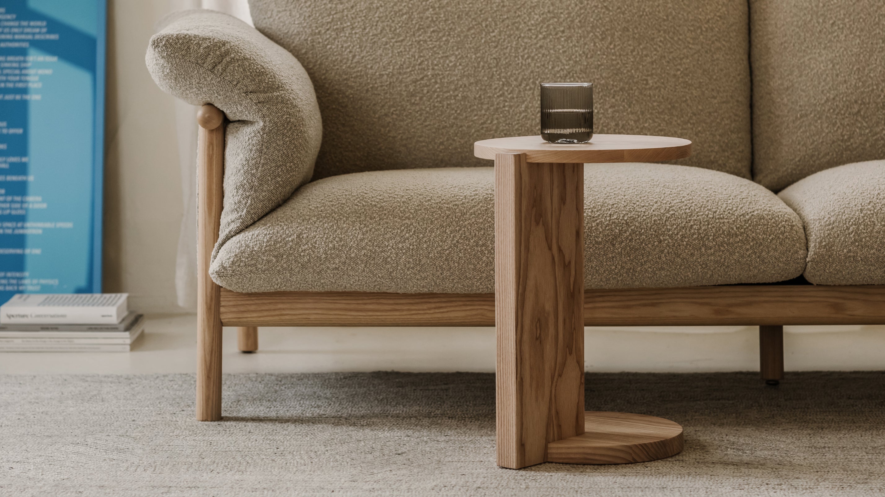 À côté de votre table de chevet, Ash