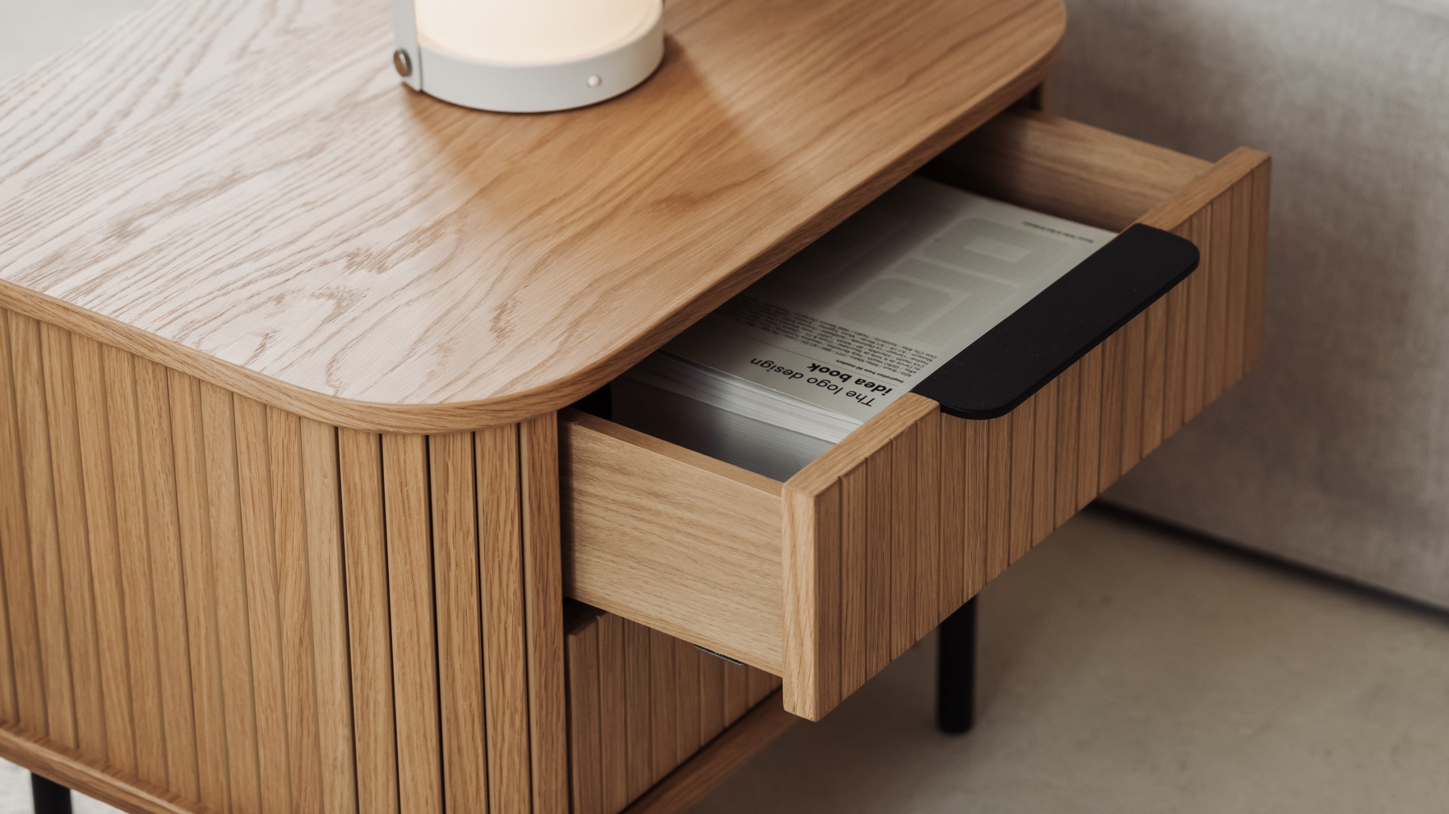 Table de chevet Easy Edge, chêne blanc