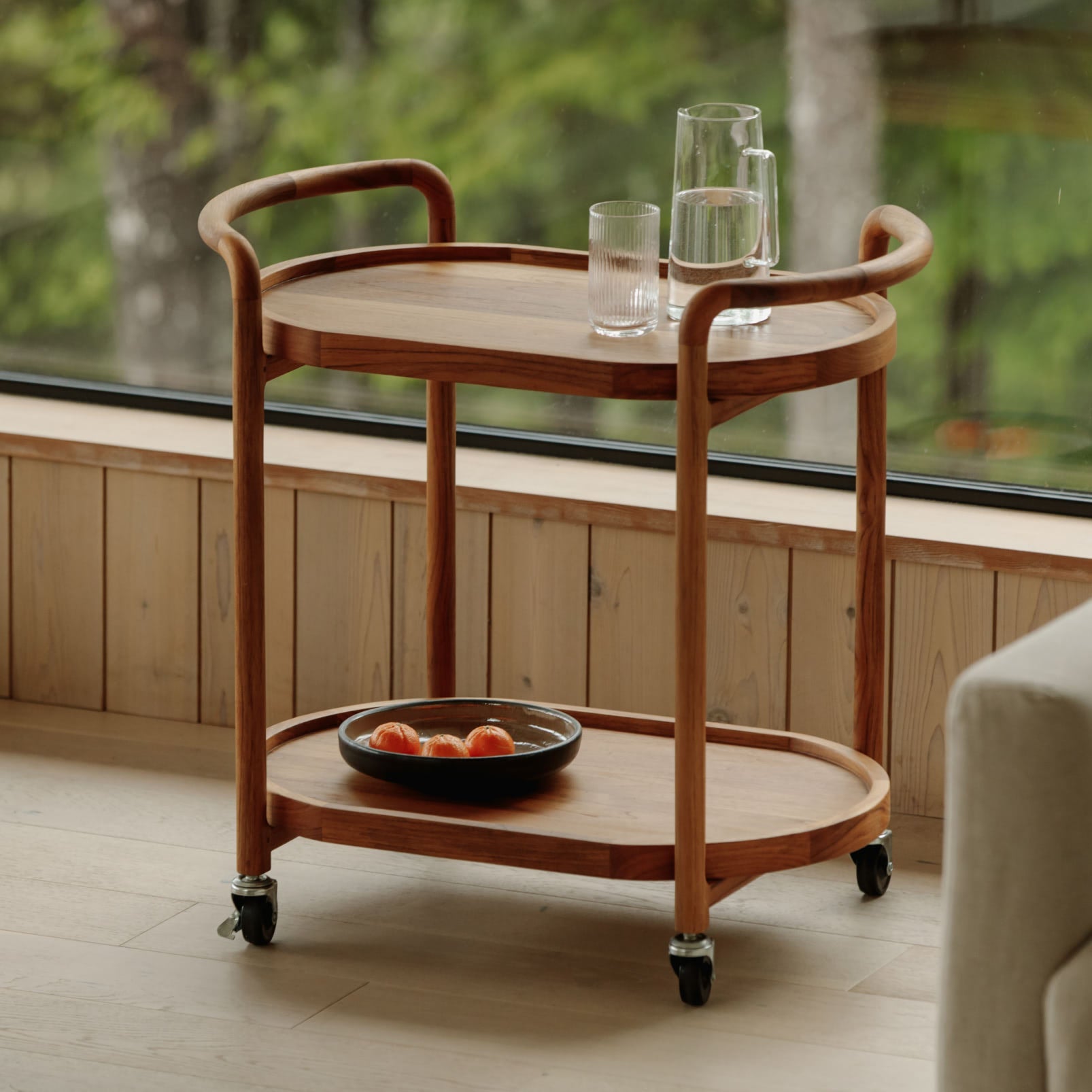 Chariot de bar Stir It Up, en teck